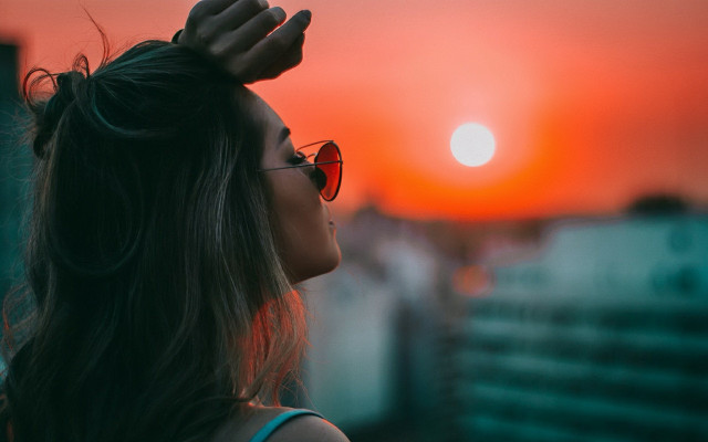 Woman sunglasses sunset wind blurry free wallpaper for desktop - medium preview image