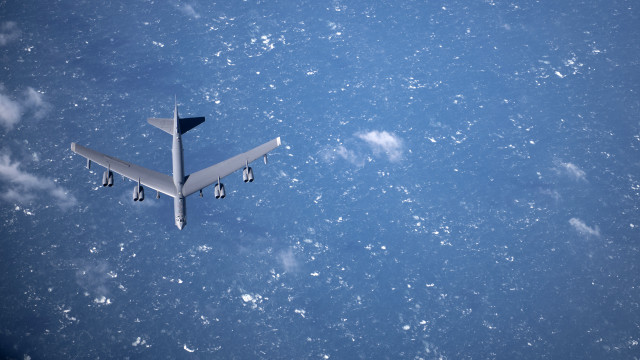 Jet blue sky clouds stars free wallpaper for desktop - medium preview image