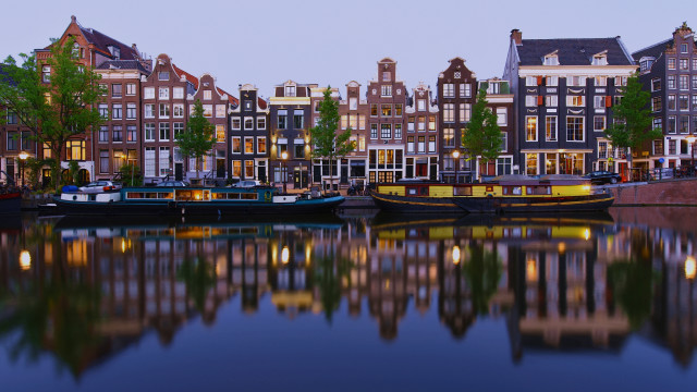 Boats river cityscape night symmetry free wallpaper for desktop - medium preview image