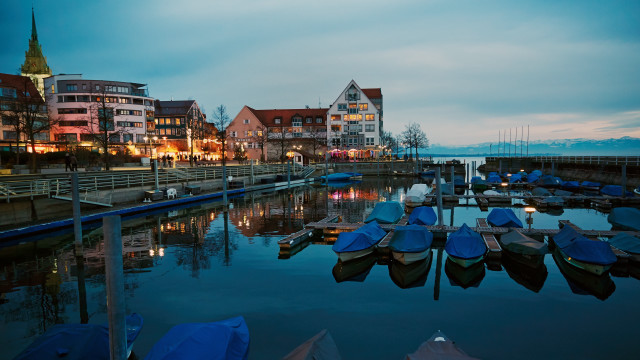 Harbor boats buildings dusk cityscape free wallpaper for desktop - medium preview image