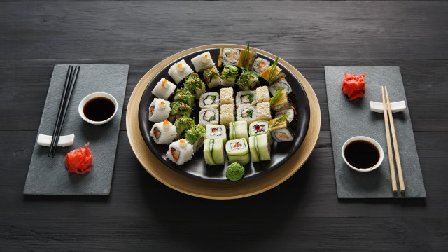 Sushi plate chopsticks sauces table free wallpaper for desktop - medium preview image