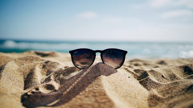 Sunglasses beach ocean sunny day free wallpaper for desktop - medium preview image