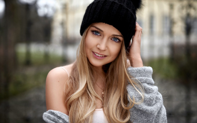 Blonde woman black hat gloves free wallpaper for desktop - medium preview image
