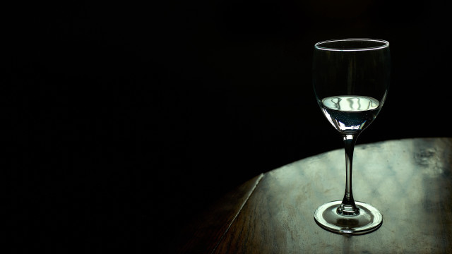 Wine glass dark reflection photorealism free wallpaper for desktop - medium preview image