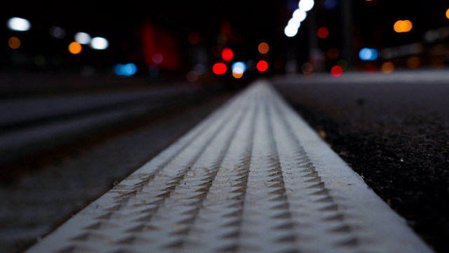 Street white line night bokeh free wallpaper for desktop - medium preview image