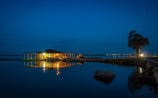 House lake night boat dock free wallpaper for desktop - medium preview image
