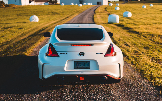 White car road haybales barn free wallpaper for desktop - medium preview image