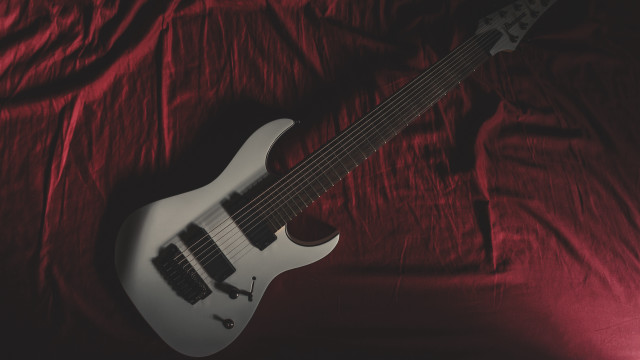 White guitar red sheet arabesque free wallpaper for desktop - medium preview image