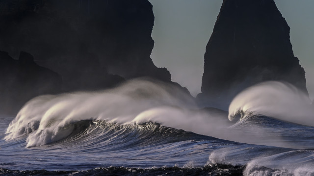Large wave rocks ocean mountain free wallpaper for desktop - medium preview image