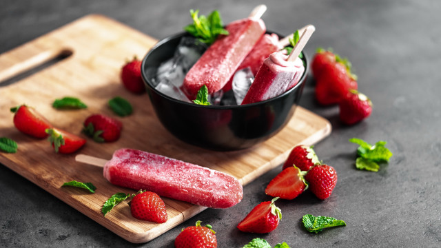 Strawberry popsicles mint leaves cutting free wallpaper for desktop - medium preview image