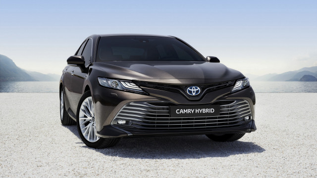 Toyota camry hybrid desert mountains free wallpaper for desktop - medium preview image