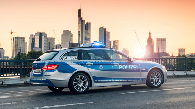 Police car city skyline sunset free wallpaper for desktop - medium preview image