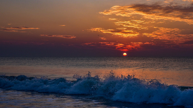 Sunset ocean wave surfboard city free wallpaper for desktop - medium preview image