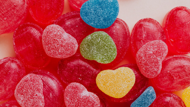 Heart candy pile table heartbar free wallpaper for desktop - medium preview image
