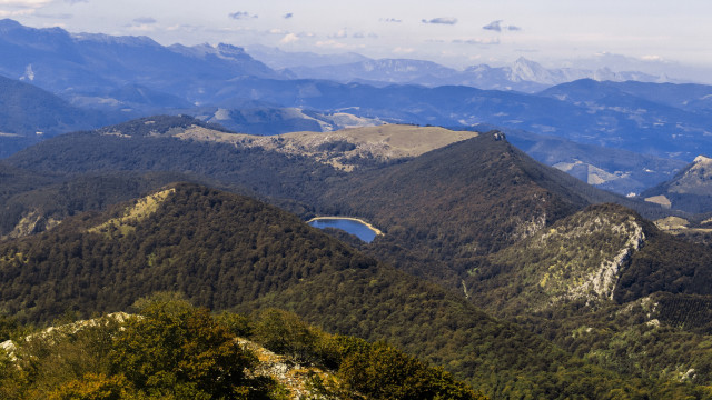 Mountain lake horizon clouds beach free wallpaper for desktop - medium preview image