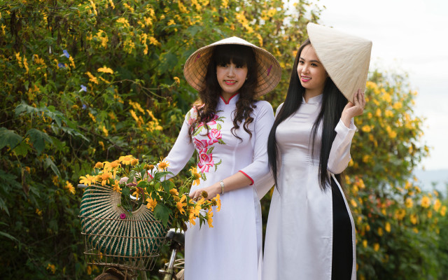 Two women long dresses hats free wallpaper for desktop - medium preview image