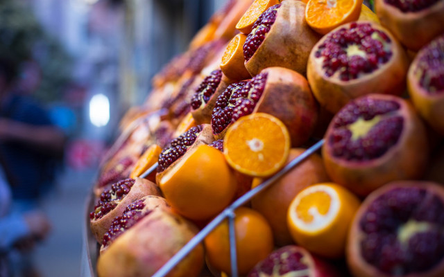 Oranges fruits street stand blurry free wallpaper for desktop - medium preview image