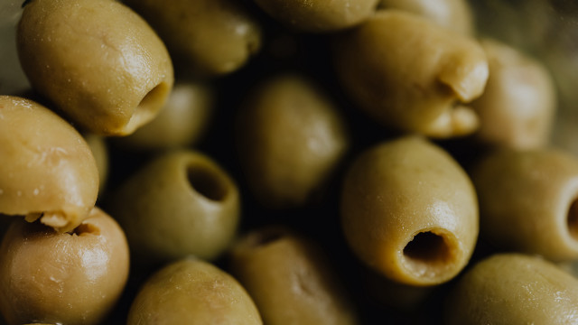 Olives pile table plate spoon free wallpaper for desktop - medium preview image