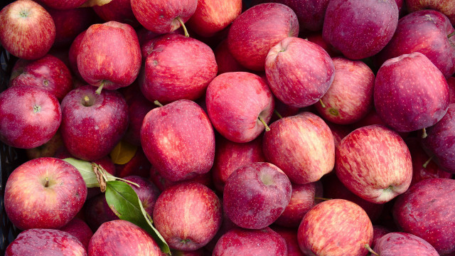 Red apples market stall vibrant free wallpaper for desktop - medium preview image