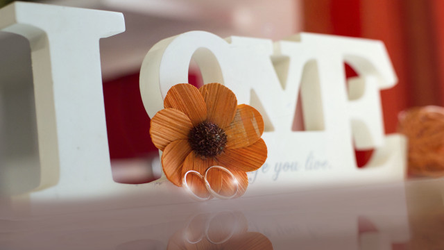 Flower love table background lyco free wallpaper for desktop - medium preview image