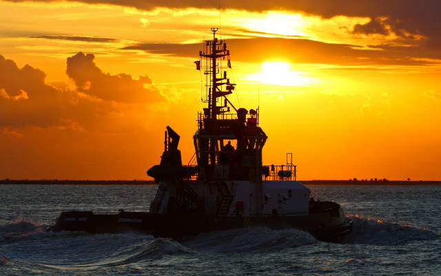 Sunset boat water clouds beach free wallpaper for desktop - medium preview image