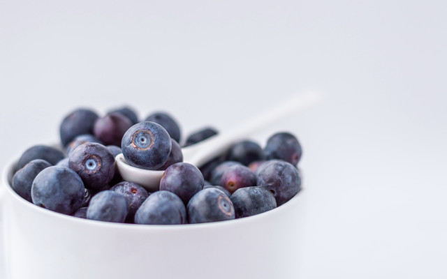 White bowl blueberries white spoon free wallpaper for desktop - medium preview image