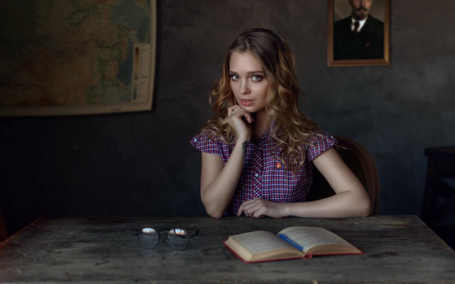 Woman reading portrait constructivism stock free wallpaper for desktop - medium preview image