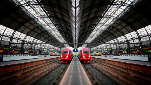 Train station skyline symmetry architecture free wallpaper for desktop - medium preview image