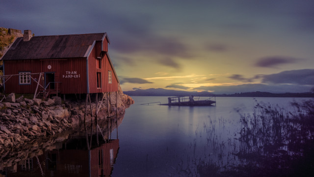 Boat red building cityscape sunset free wallpaper for desktop - medium preview image
