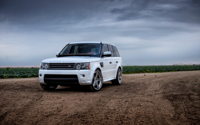 White range rover dirt road free wallpaper for desktop - medium preview image