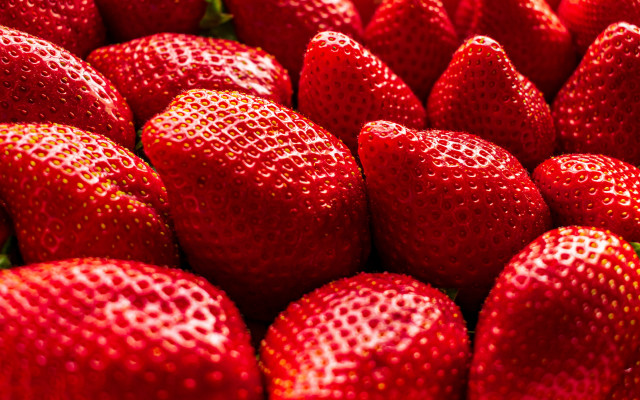 Strawberries pile macro impressionism food free wallpaper for desktop - medium preview image