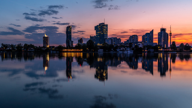 City skyline reflection sunset architecture free wallpaper for desktop - medium preview image