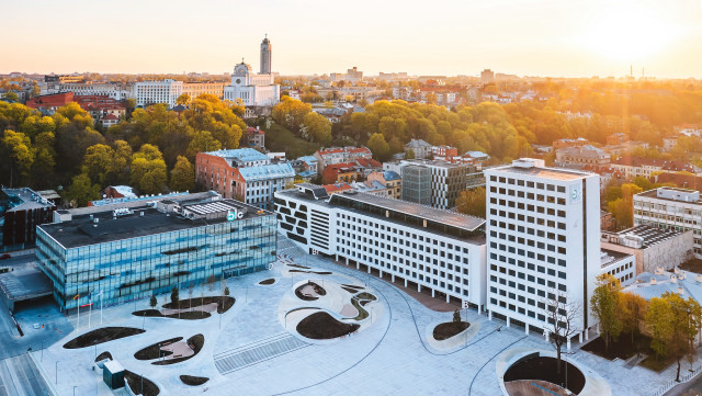 Tokyo cityscape sunset trees buildings free wallpaper for desktop - medium preview image
