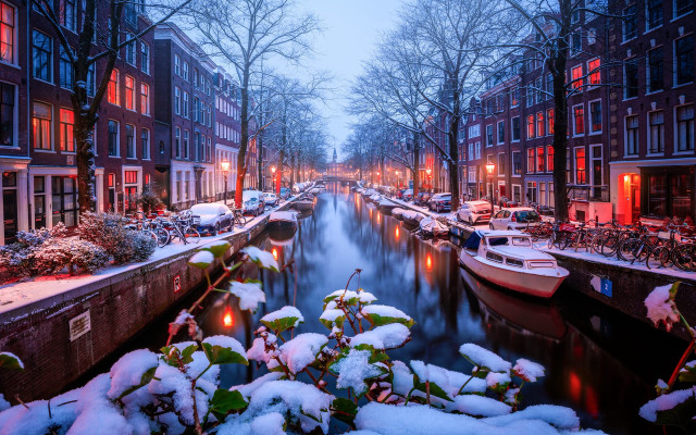 Canal boats snow night lights free wallpaper for desktop - medium preview image