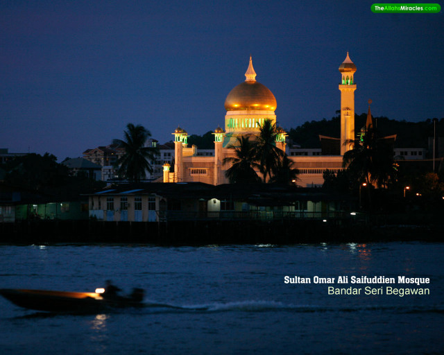 Boat water large building dome free wallpaper for desktop - medium preview image