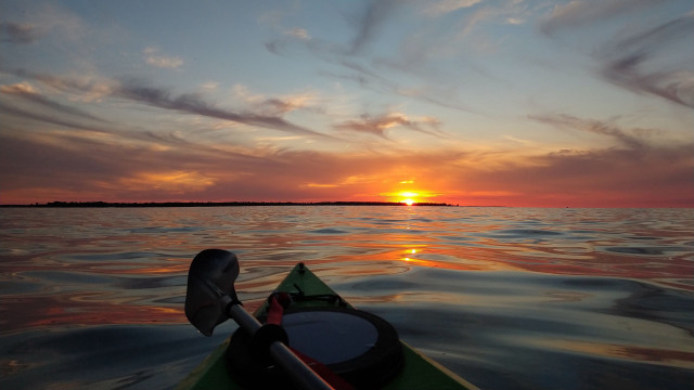 Kayak sunset hudson river clouds free wallpaper for desktop - medium preview image
