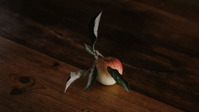 Single apple leaf wooden table free wallpaper for desktop - medium preview image