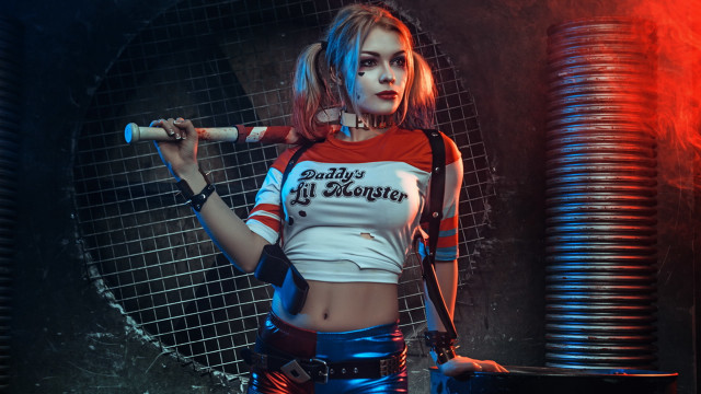 Woman baseballbat redshirt cosplay honeycomb free wallpaper for desktop - medium preview image