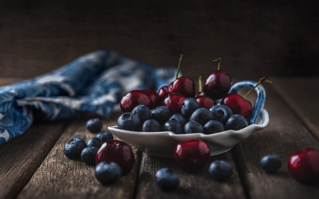 Blueberries cherries stilllife wooden table free wallpaper for desktop - medium preview image