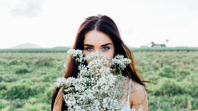 Woman flower field portrait blurry free wallpaper for desktop - medium preview image