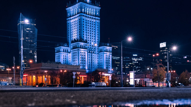 Large building clock tower night #5 free wallpaper for desktop - medium preview image
