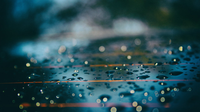 Wet water drops bokeh macro free wallpaper for desktop - medium preview image