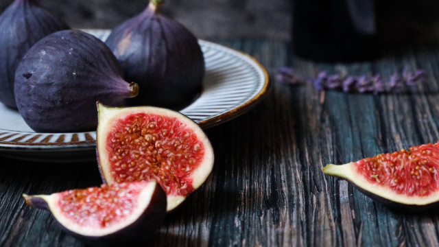 Figs wine still life surreal free wallpaper for desktop - medium preview image