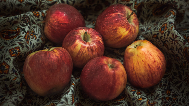 Apples tablecloth pattern red apple free wallpaper for desktop - medium preview image