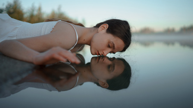 Woman reflection blurry magic realism free wallpaper for desktop - medium preview image