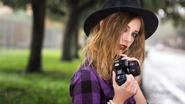 Woman hat camera rain blurry free wallpaper for desktop - medium preview image