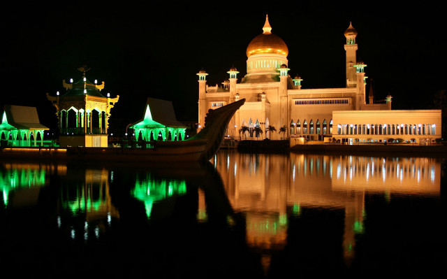 Boat water building lights dome free wallpaper for desktop - medium preview image