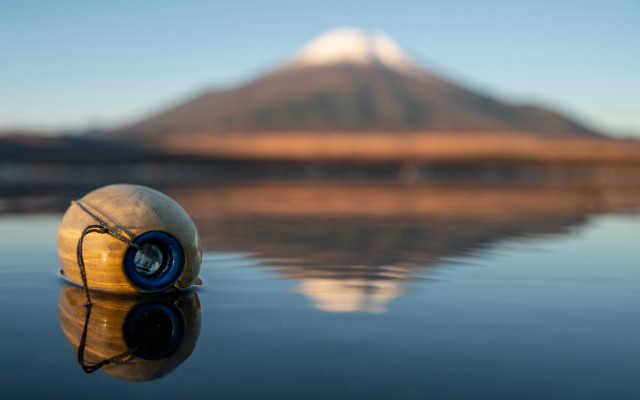 Floating lake mountain reflection ecological free wallpaper for desktop - medium preview image