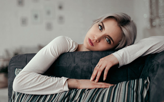 Grey haired woman couch portrait free wallpaper for desktop - medium preview image