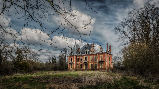 Large house forest fog autumn free wallpaper for desktop - medium preview image